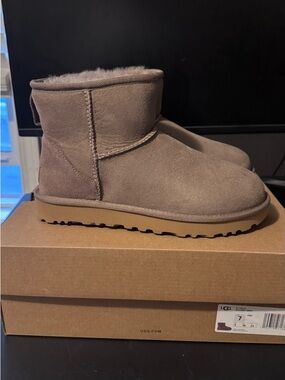 UGG Classic Mini II Boot Label - Carabo color grey-brown
